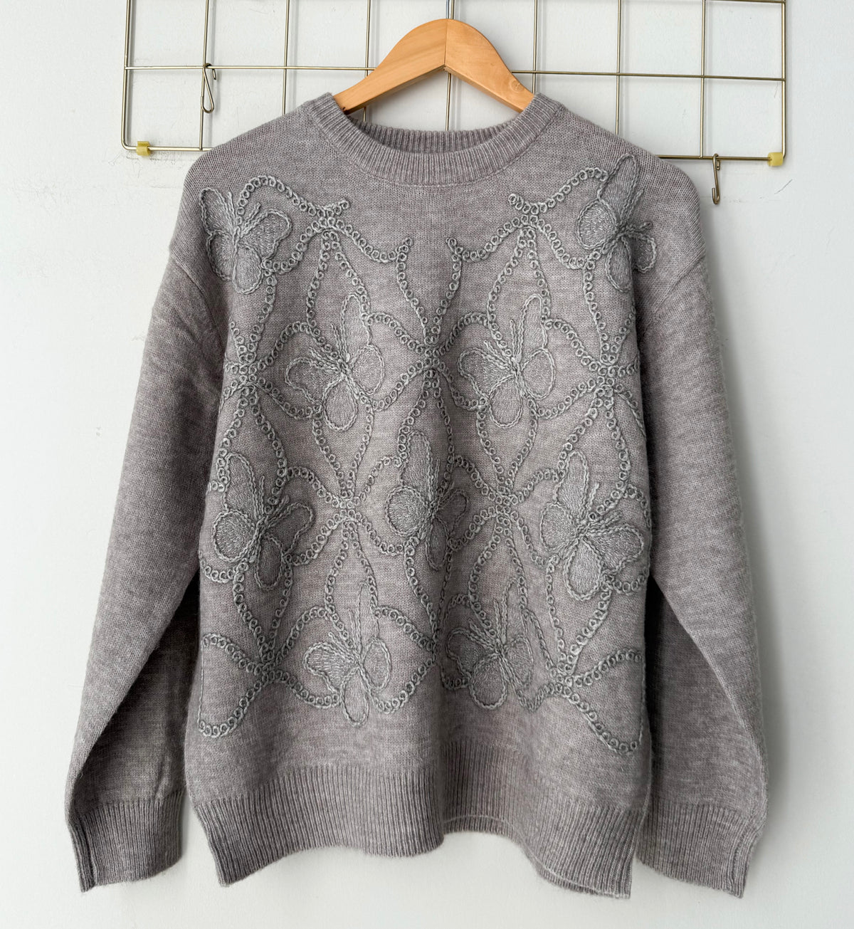 Μπλούζα πλεκτή με αναγλυφο σχέδιο BUTTERFLIES grey